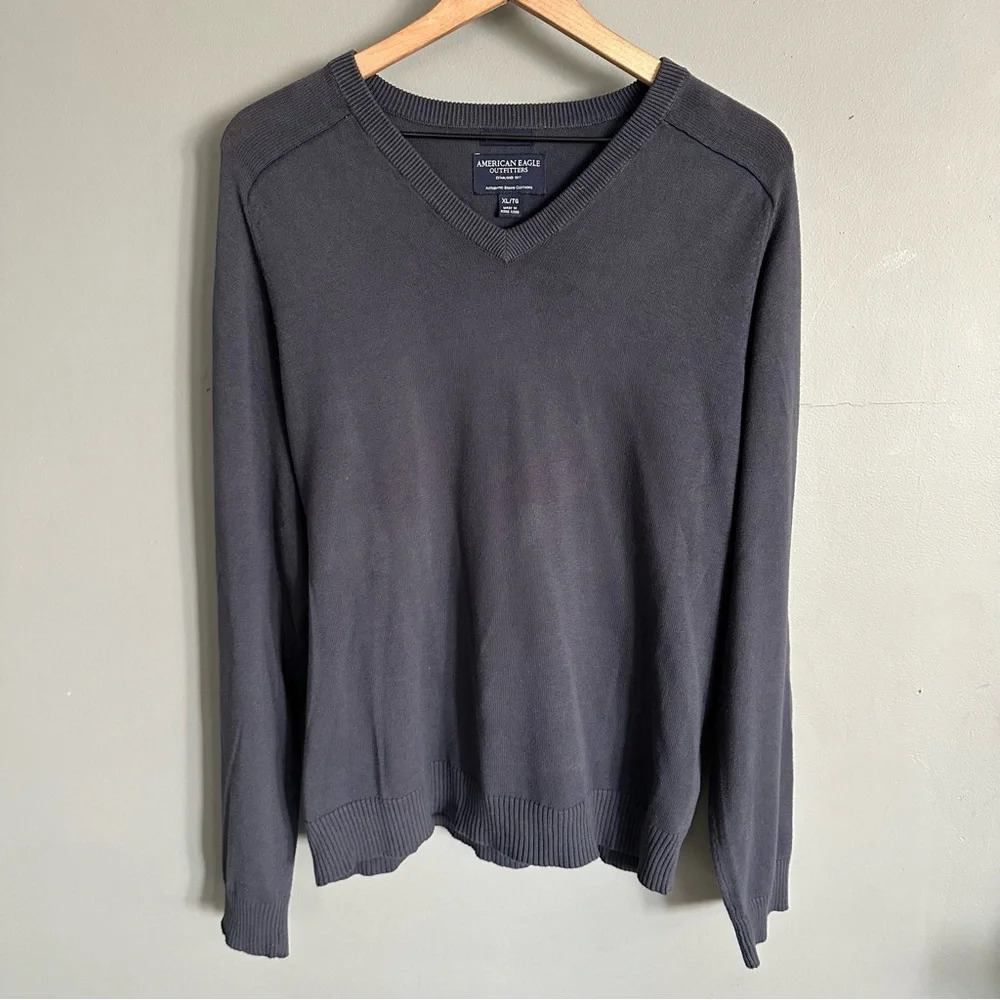 American Eagle Men's Cotton V-Neck Sweater. XL‎